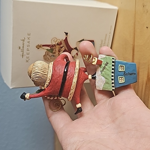 Hallmark keepsake magic man Santa Claus ornament - Picture 3 of 5